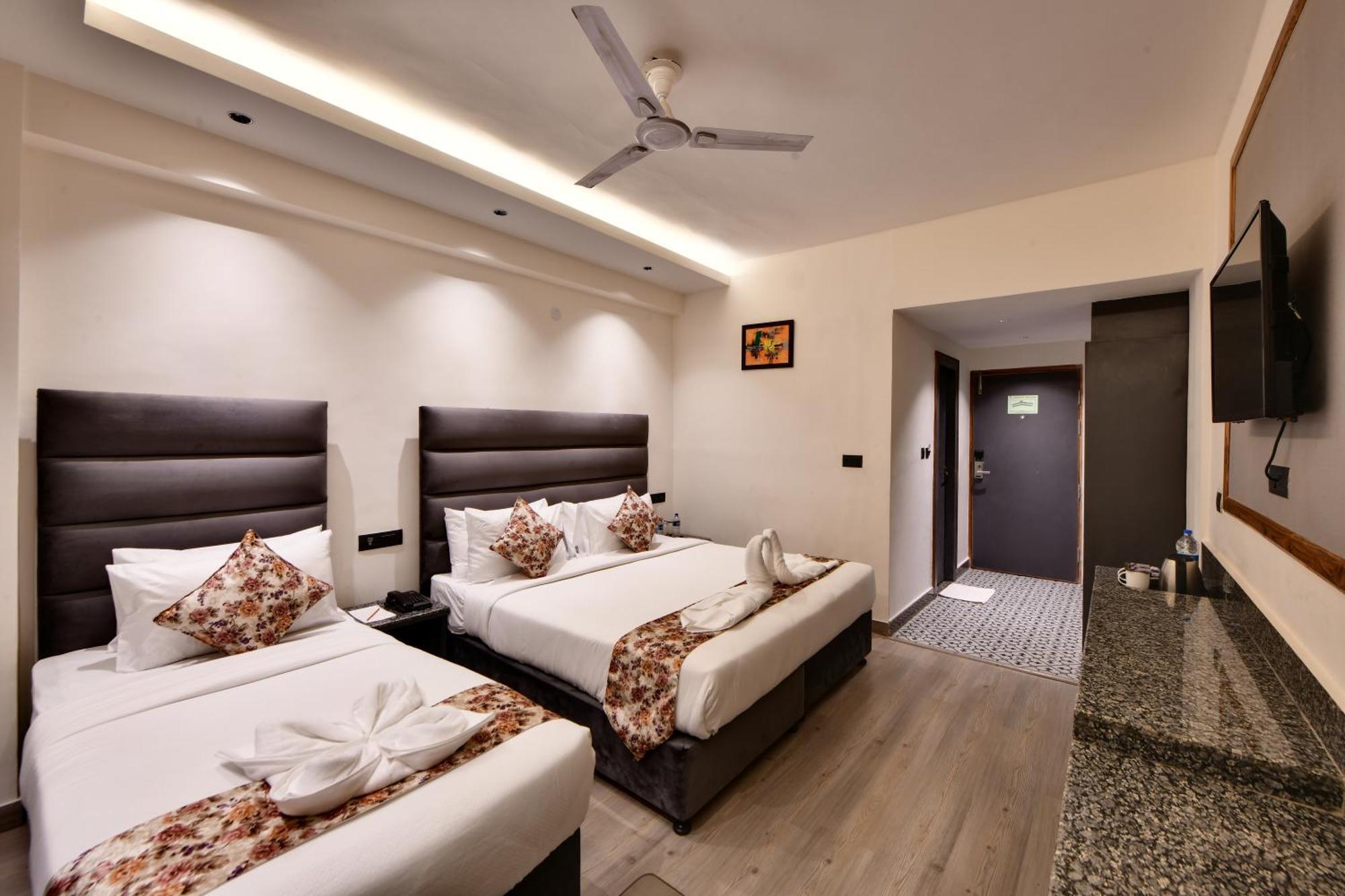 Click Sunburry Hotel Katra Катра Экстерьер фото